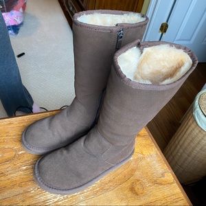 Never worn brown Ugg boots!